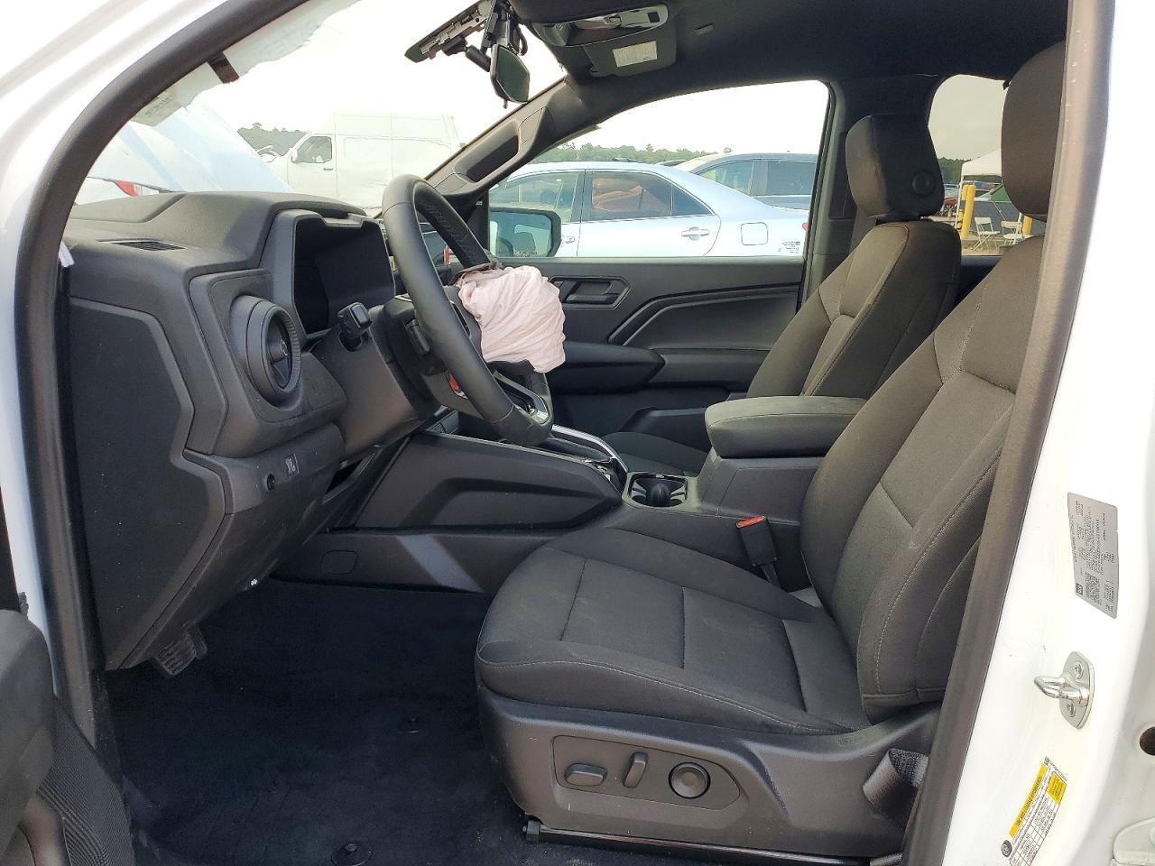 2025 Chevrolet Colorado - Image 7