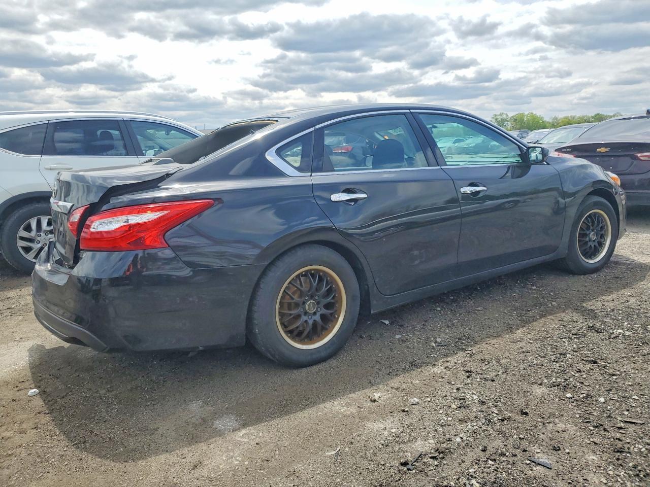 2016 Nissan Altima 2.5 S - Фото 3