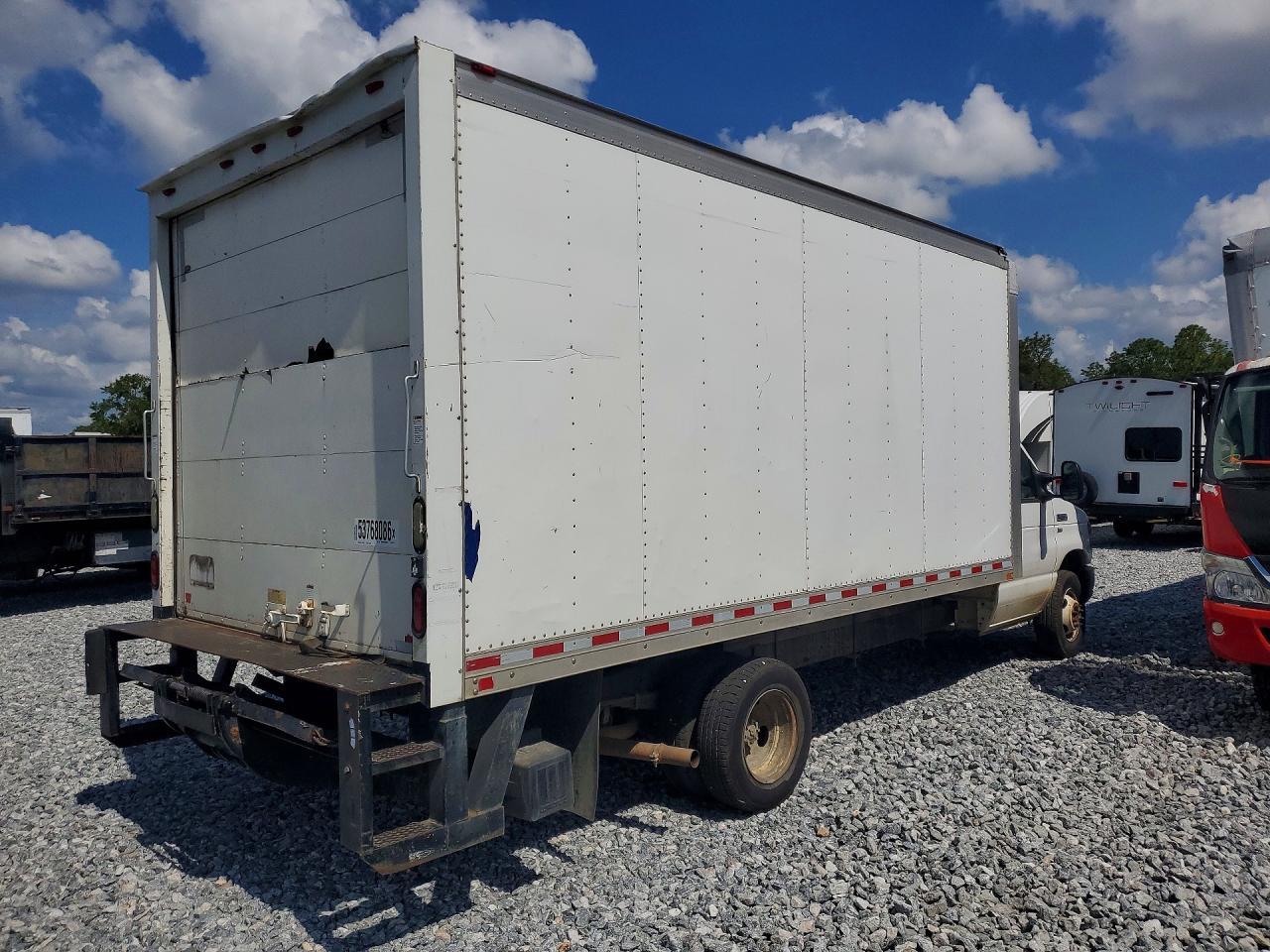 2016 Ford E350 Box Truck - Image 3