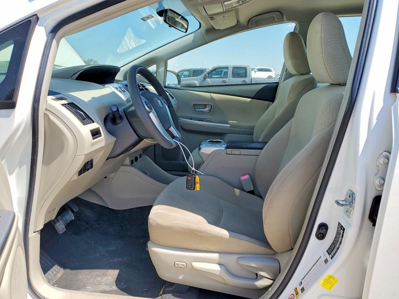 2013 Toyota Prius V Three - Фото 7