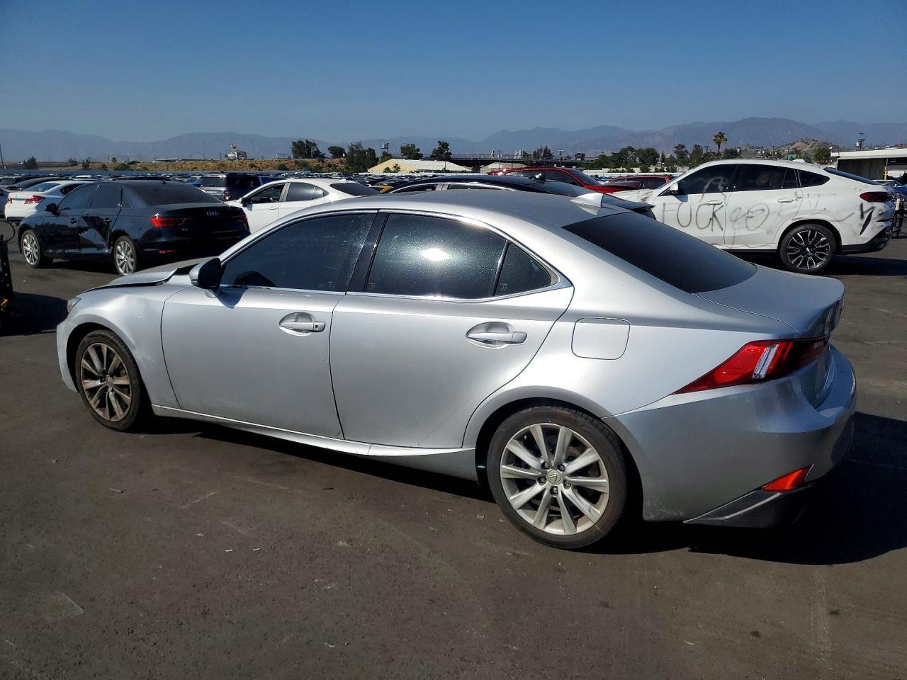 2016 Lexus Is 200T - Фото 2