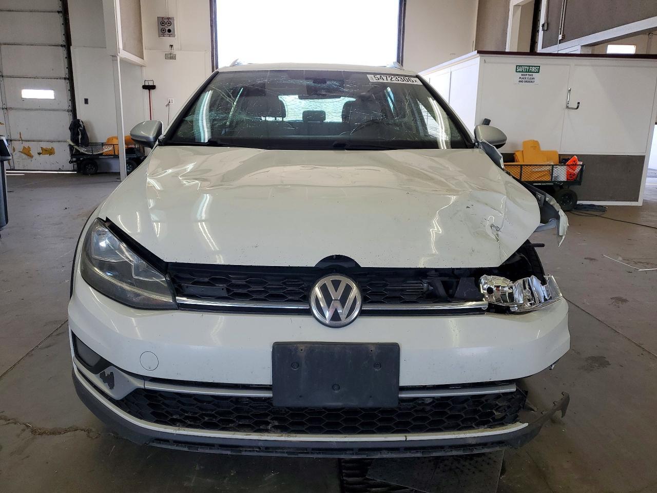 2018 Volkswagen Golf Alltrack S - Image 5