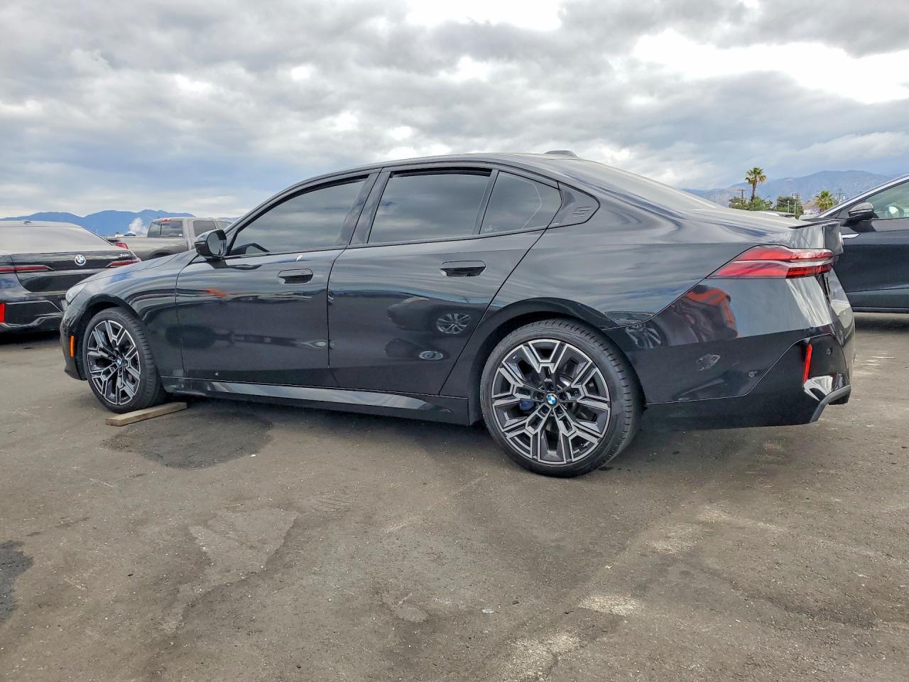 2025 BMW 530 I - Фото 2