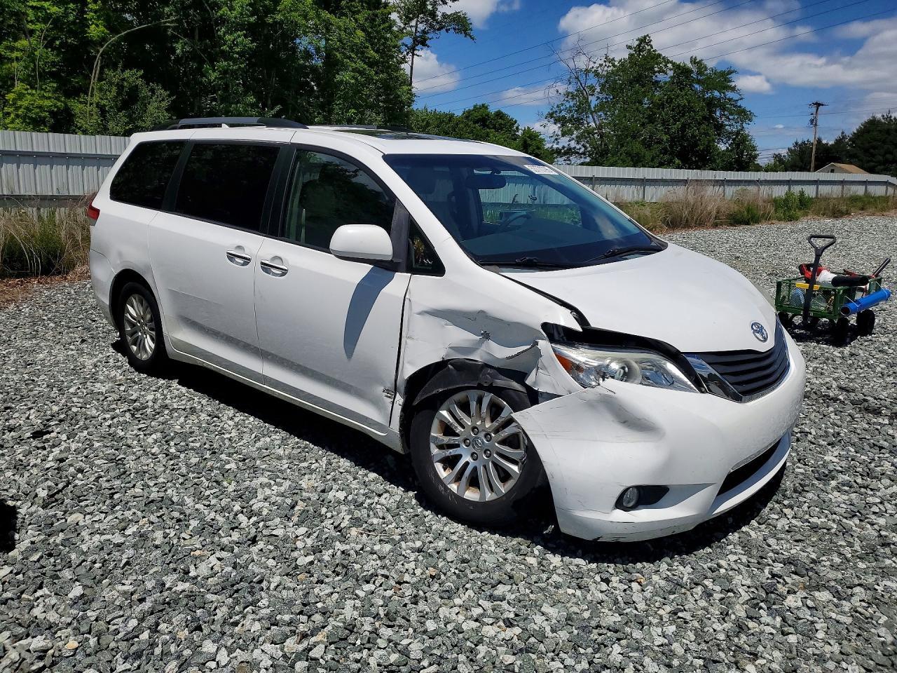 2014 Toyota Sienna Xle 8-Passenger - Image 4