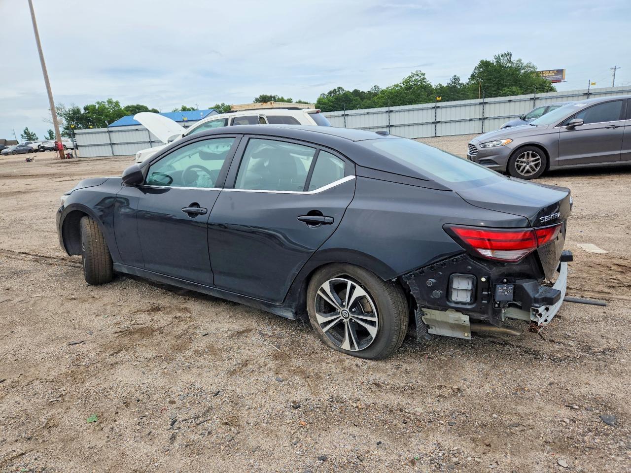2021 Nissan Sentra - Фото 2