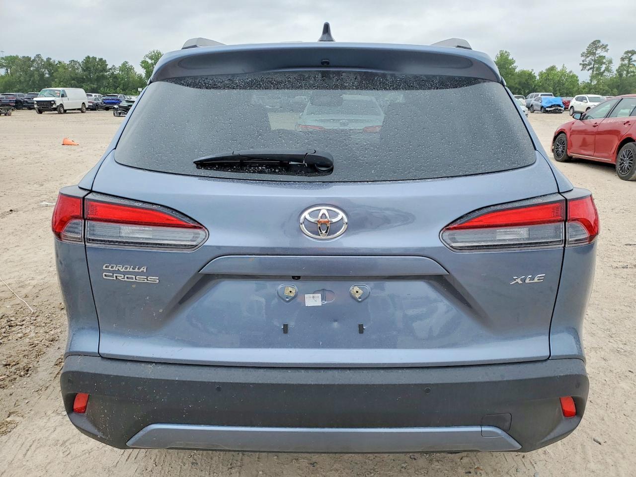 2025 Toyota Corolla Cross Xle - Image 6