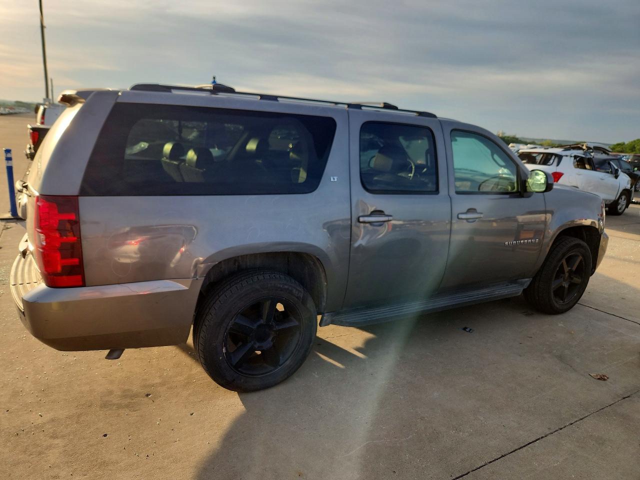 2009 Chevrolet Suburban C1500 Lt - Image 3