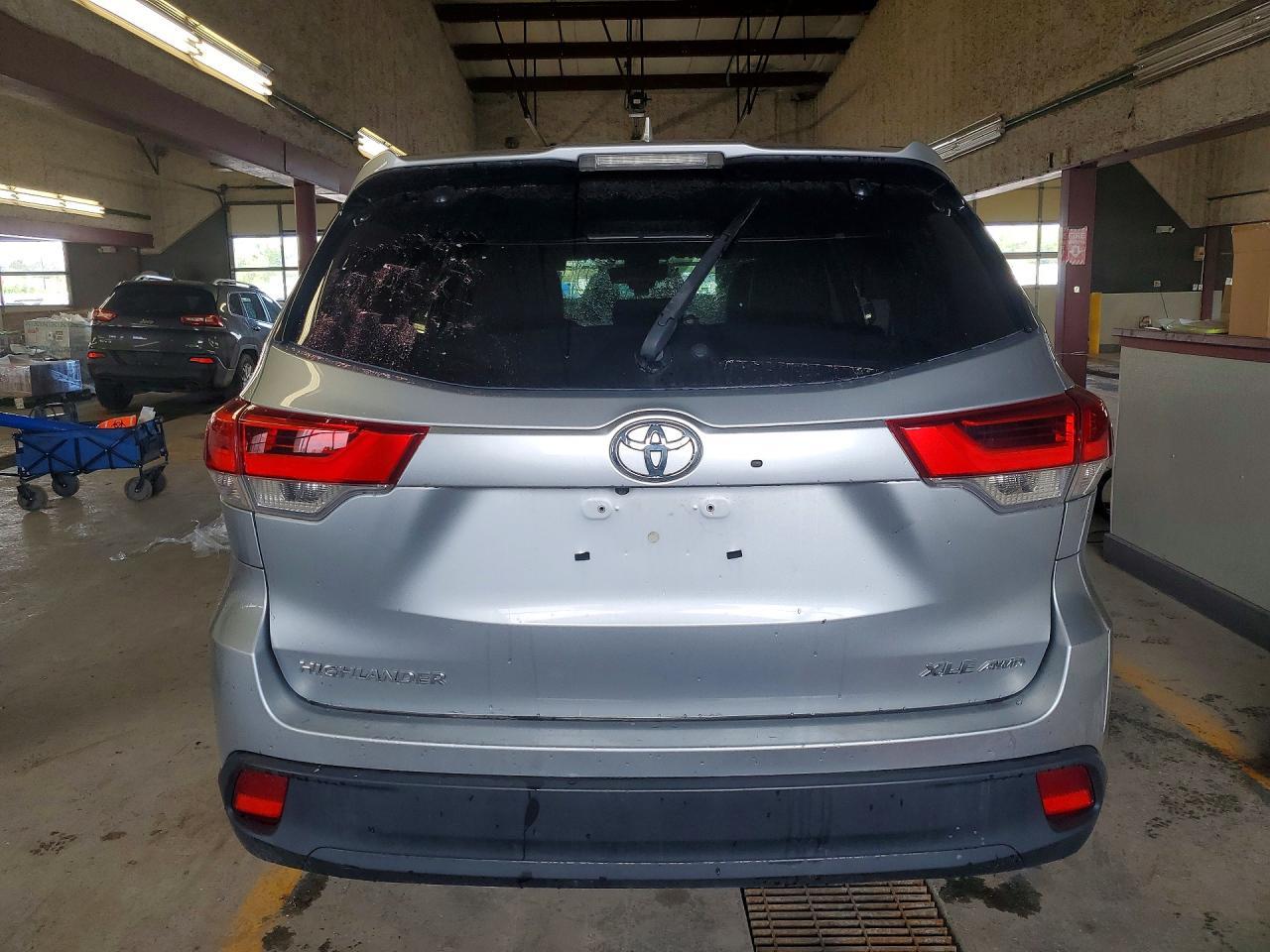 2017 Toyota Highlander Xle - Фото 6