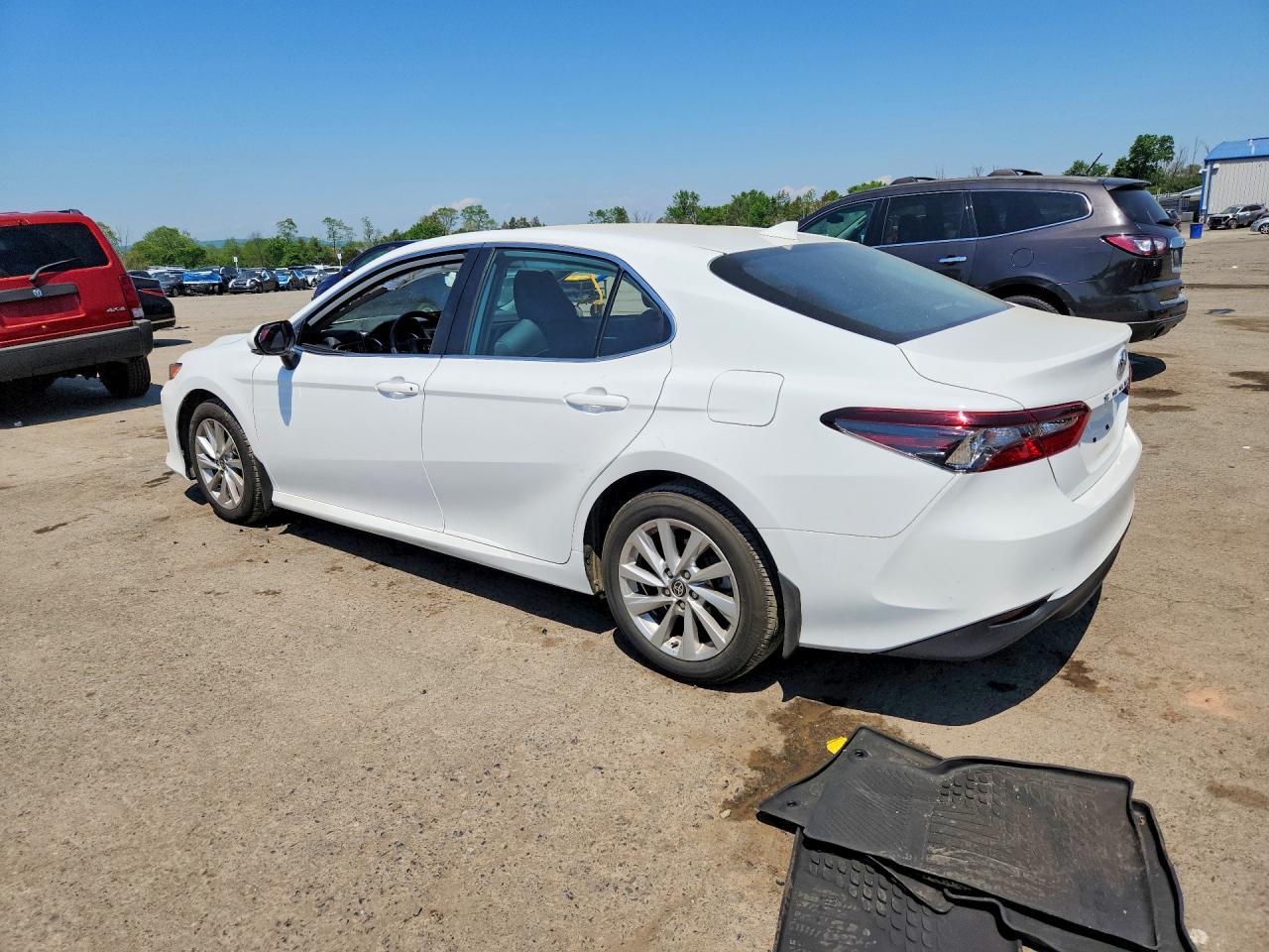 2023 Toyota Camry Le - Фото 2