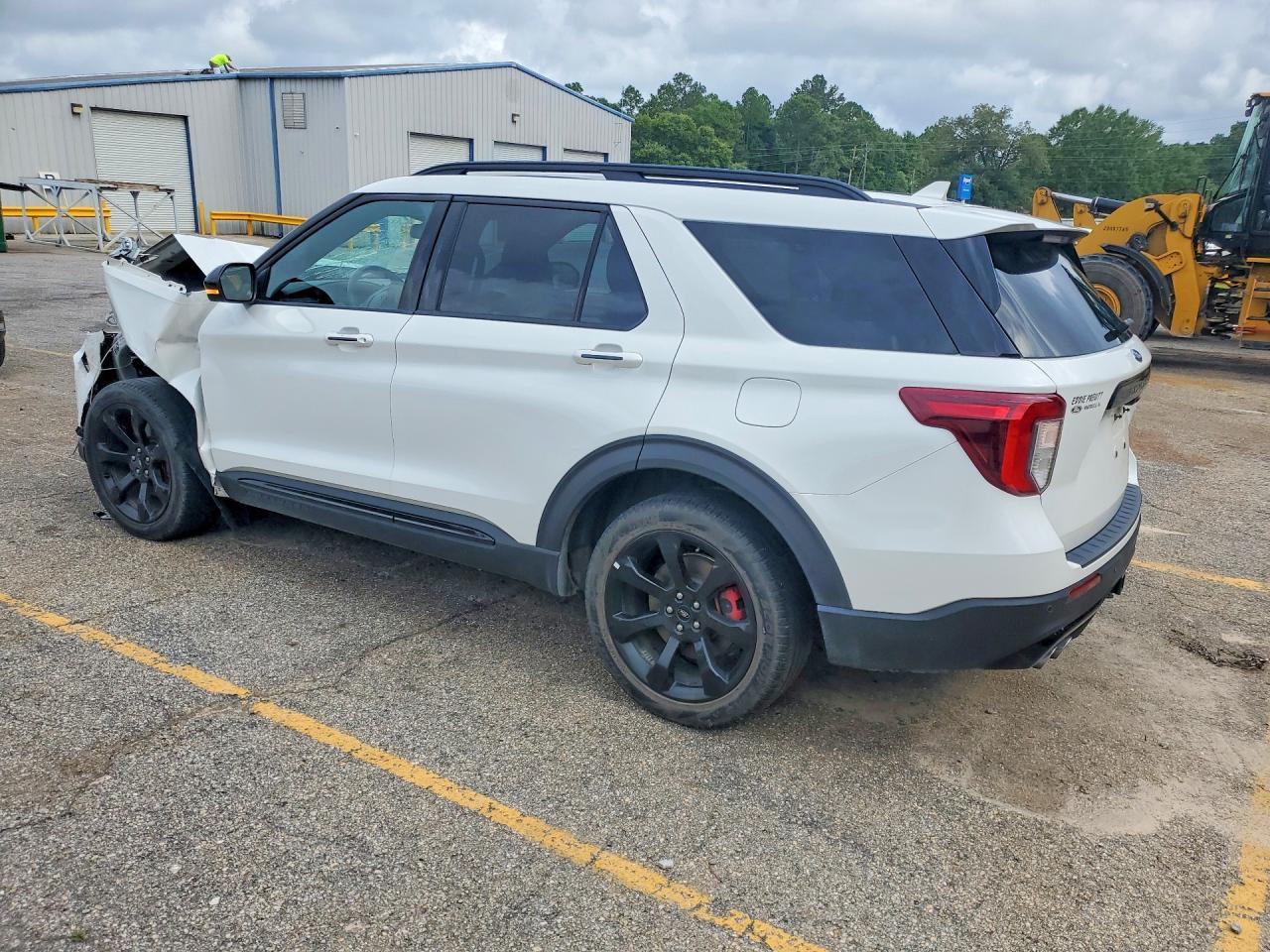 2023 Ford Explorer St - Image 2