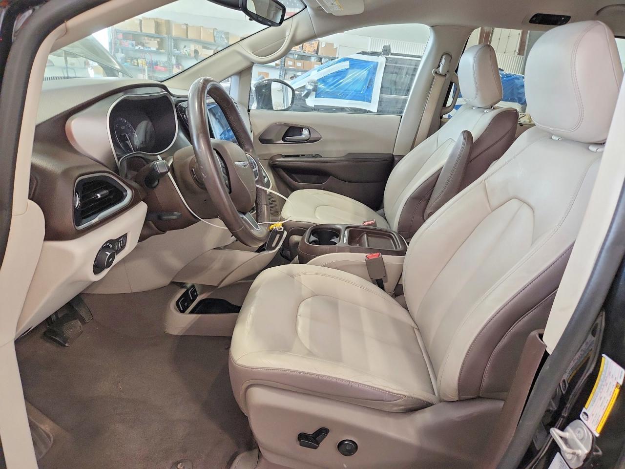 2017 Chrysler Pacifica Touring L - Image 7