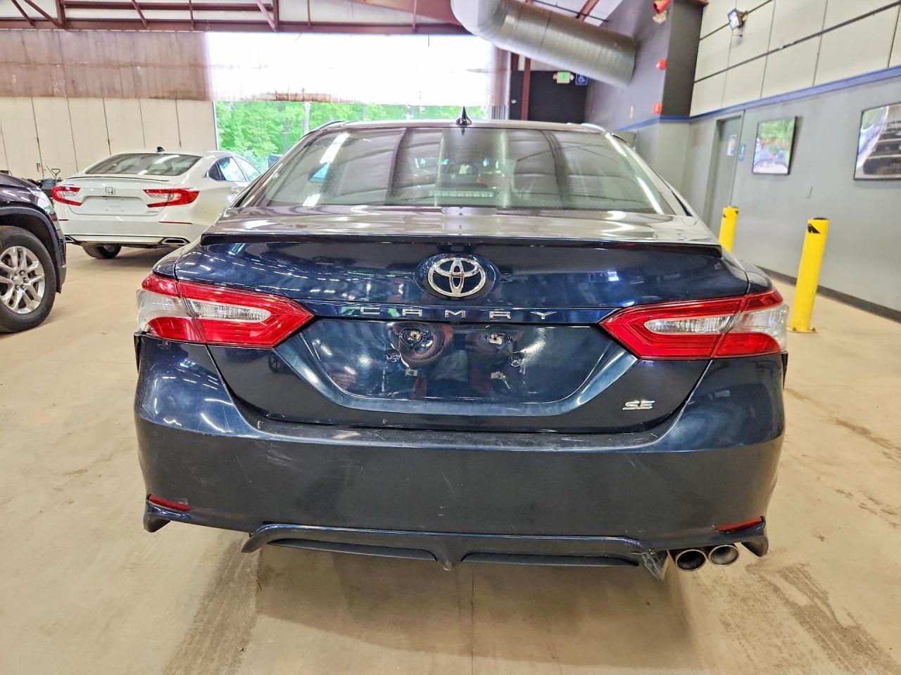 2020 Toyota Camry Se - Фото 6