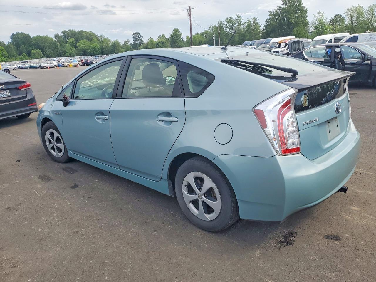 2014 Toyota Prius Two - Фото 2