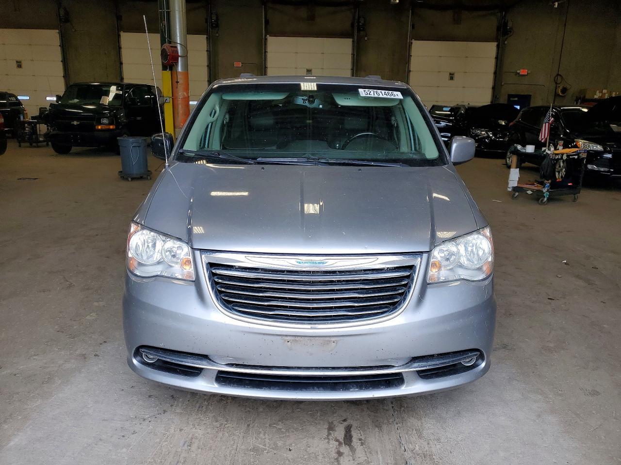 2015 Chrysler Town & Country Touring - Image 5