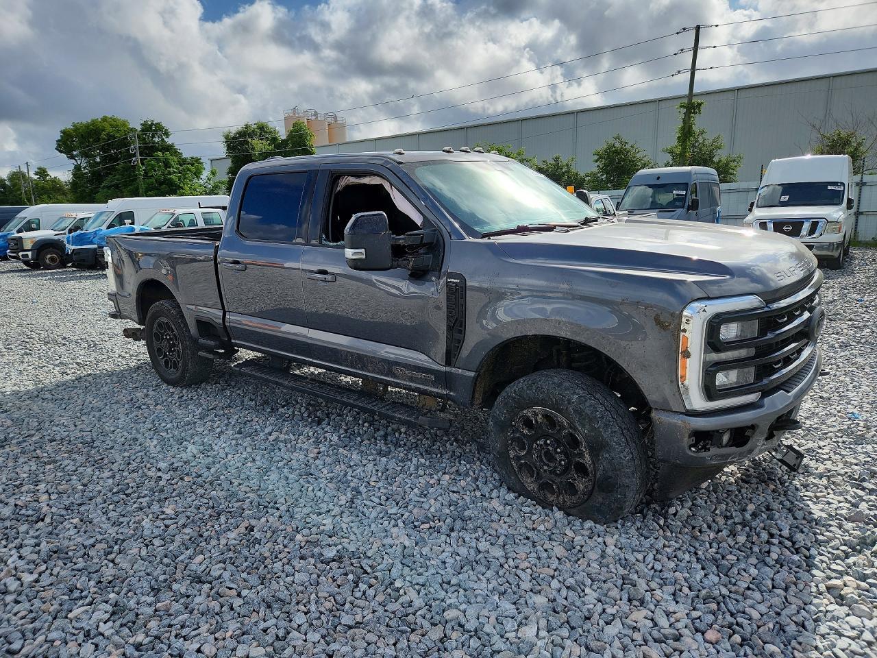 2023 Ford F350 Super Duty - Фото 4