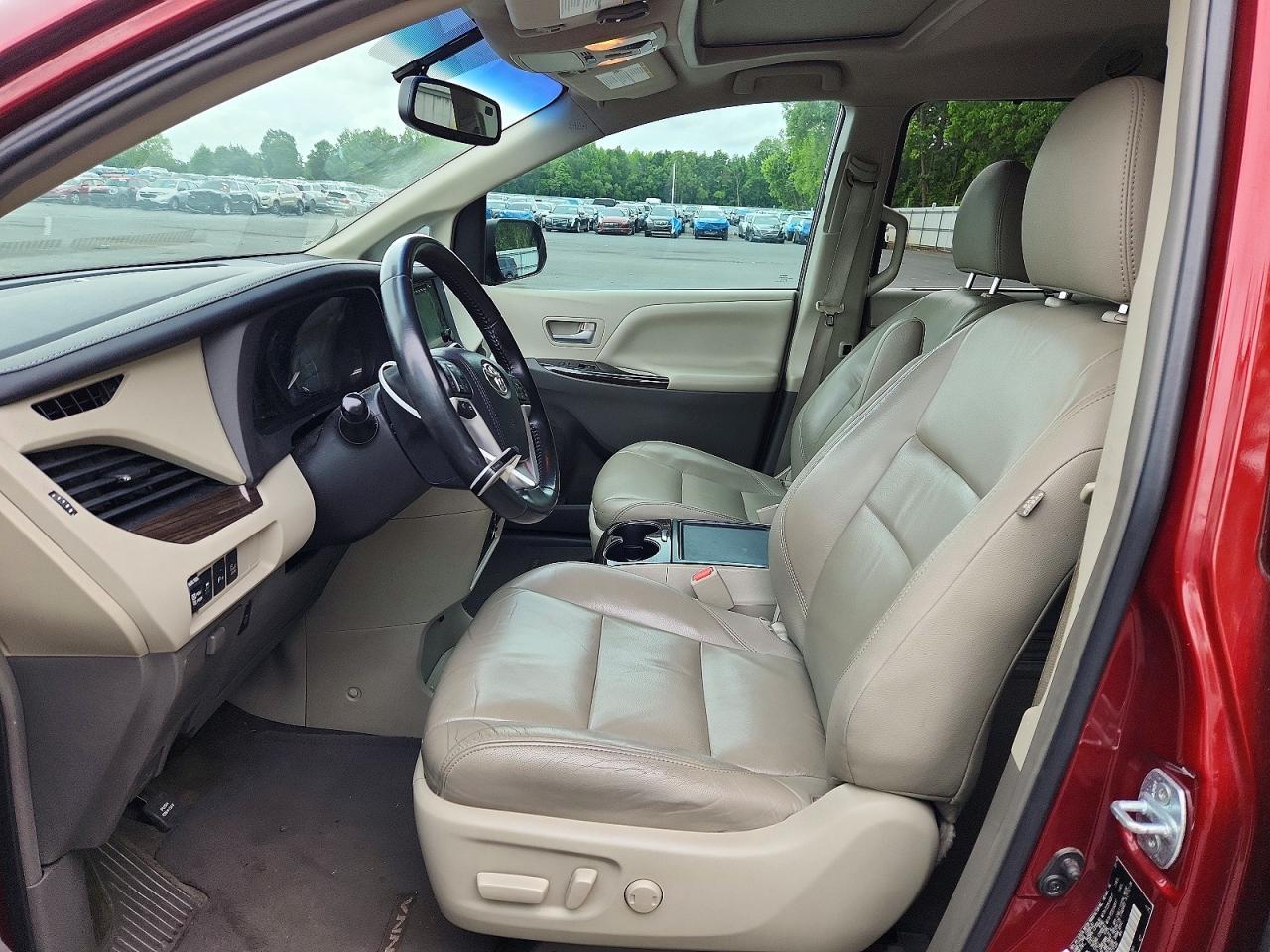 2016 Toyota Sienna Xle 8-Passenger - Фото 7