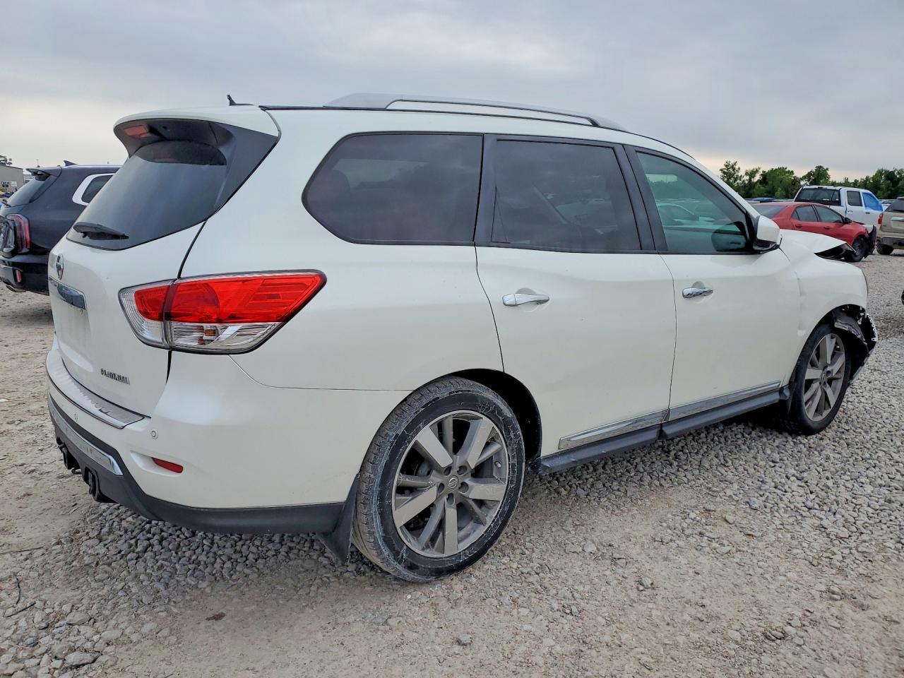 2015 Nissan Pathfinder S - Фото 3
