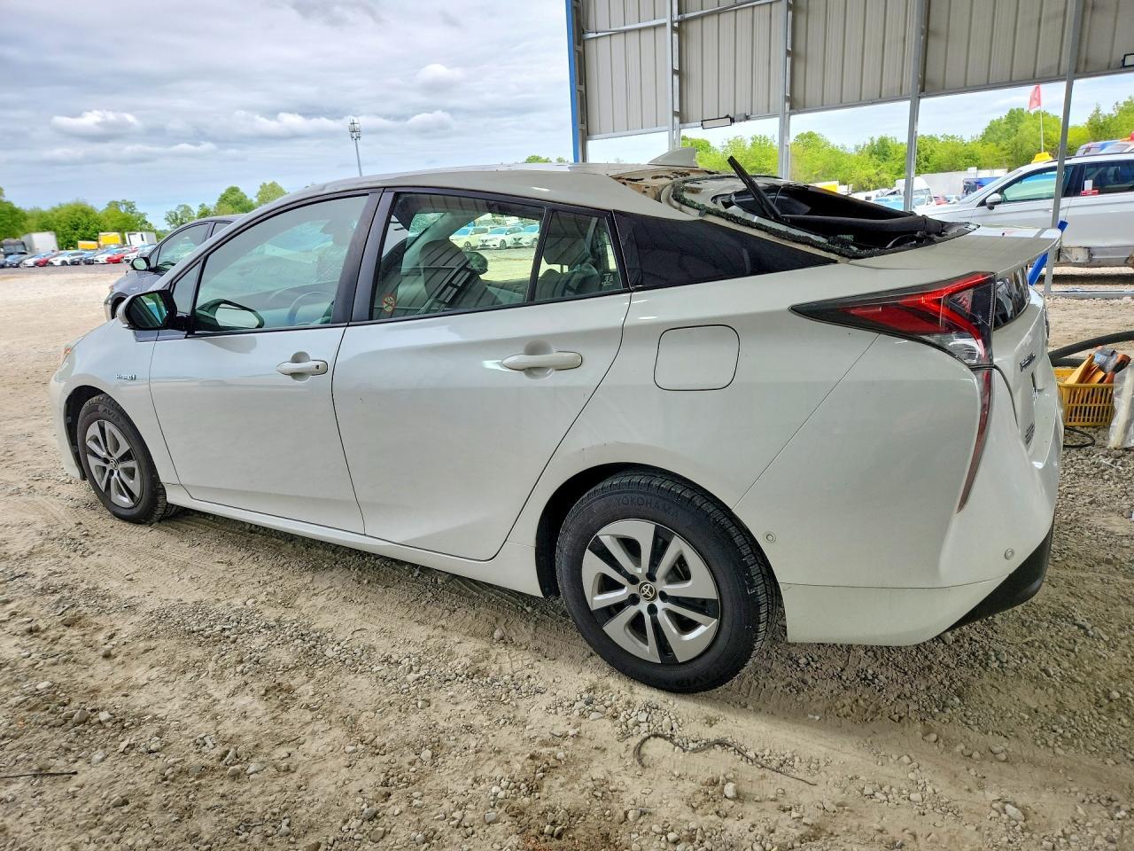2017 Toyota Prius Two - Фото 2