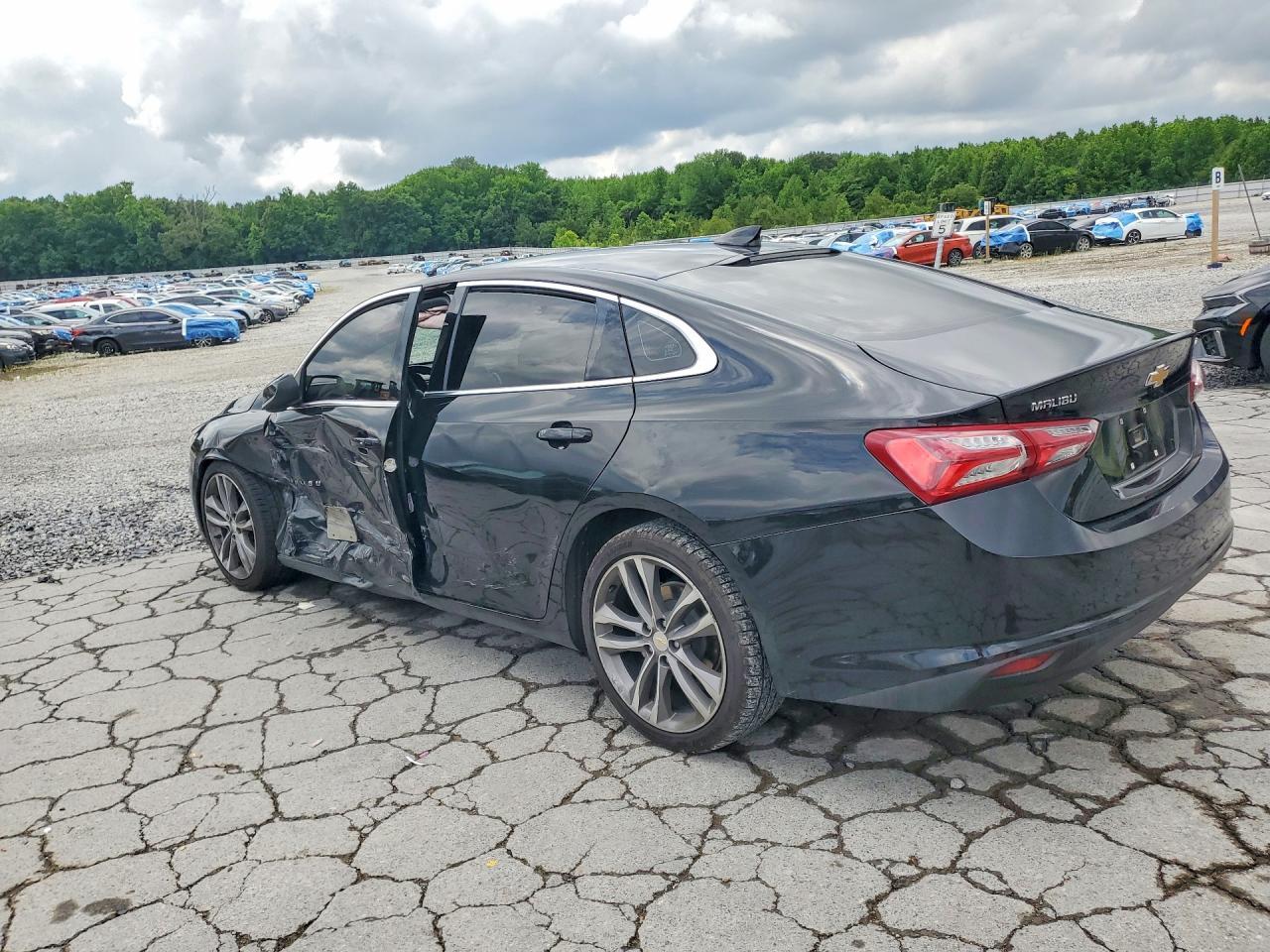 2022 Chevrolet Malibu Lt - Фото 2
