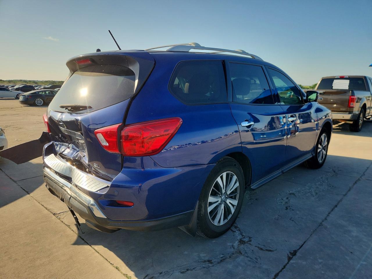 2017 Nissan Pathfinder Sl - Фото 3