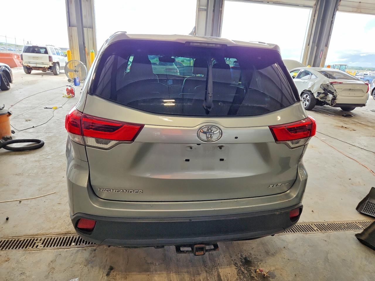 2017 Toyota Highlander Xle - Image 6