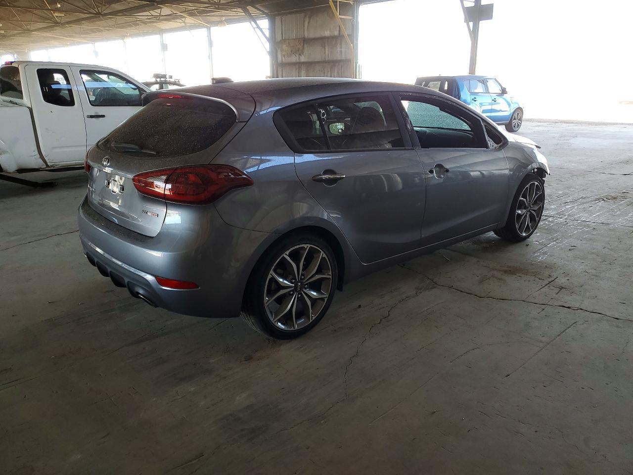 2017 Kia Forte5 Sx - Фото 3
