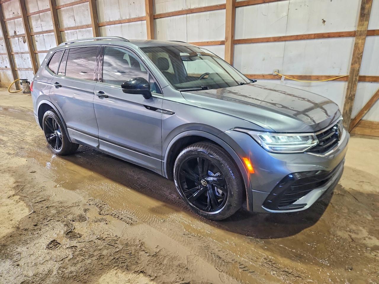 2024 Volkswagen Tiguan Se R-Line Black - Image 4