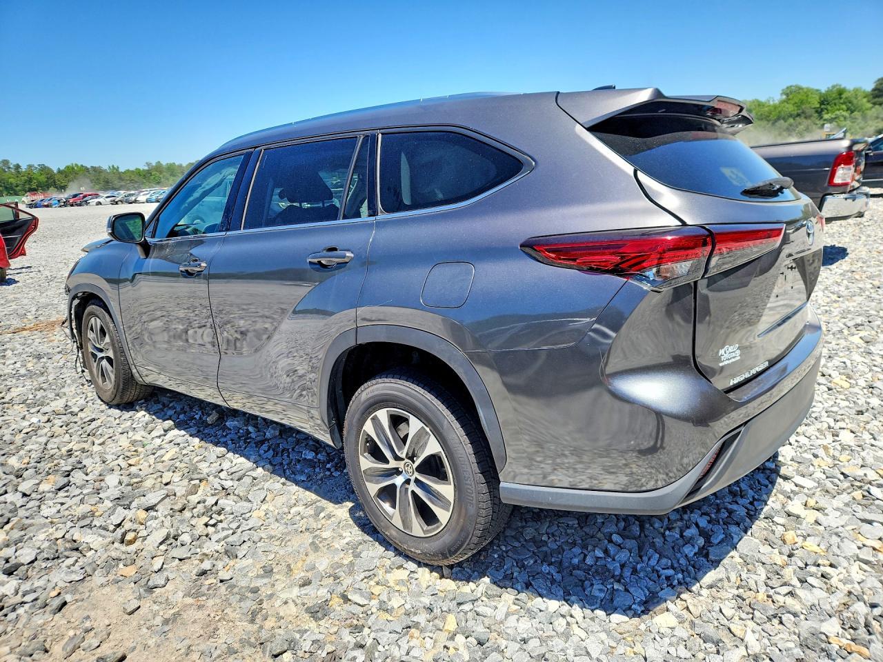 2021 Toyota Highlander Xle - Image 2