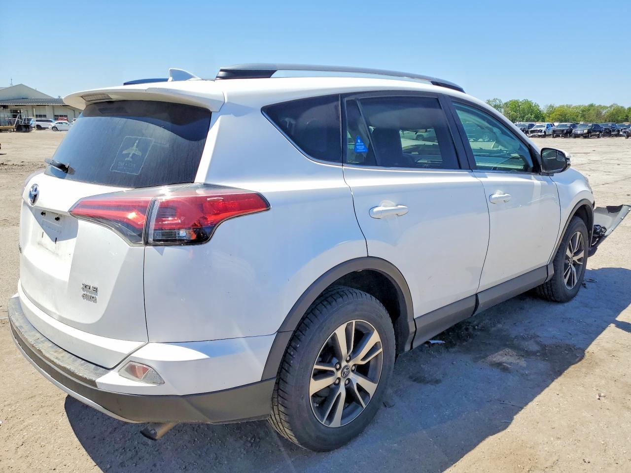 2017 Toyota Rav4 Xle - Фото 3