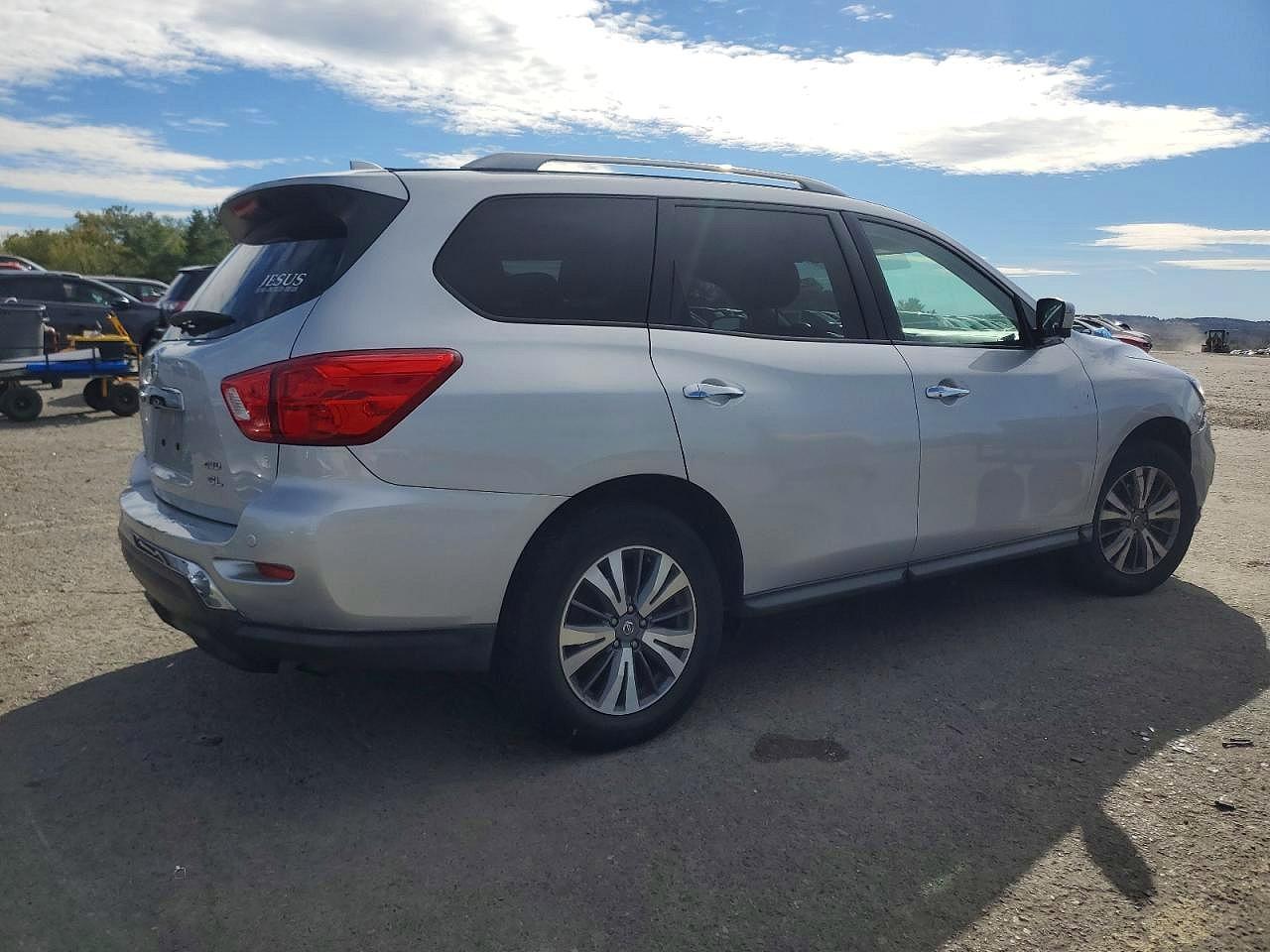 2019 Nissan Pathfinder Sl - Image 3