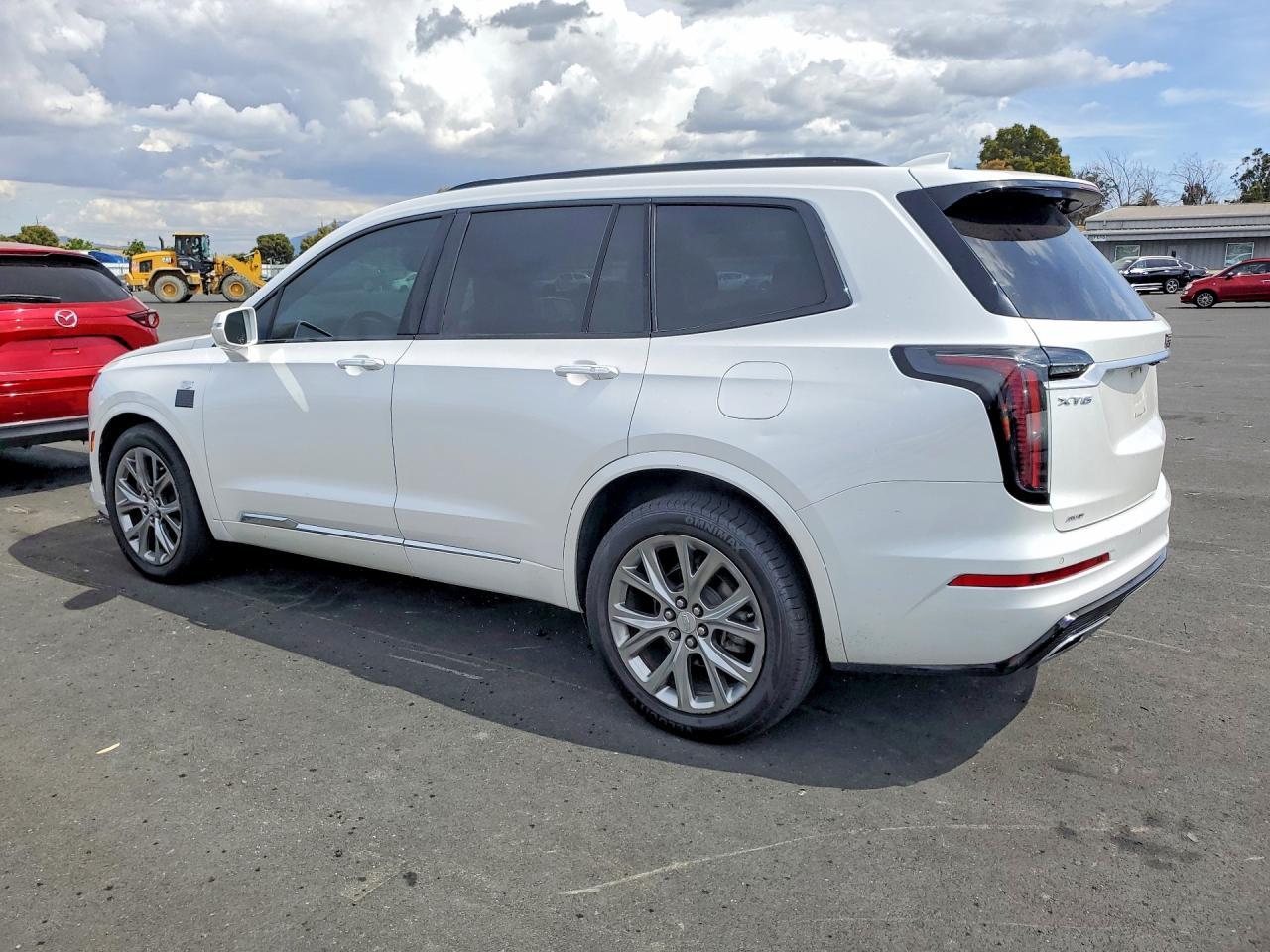 2020 Cadillac Xt6 Sport - Image 2