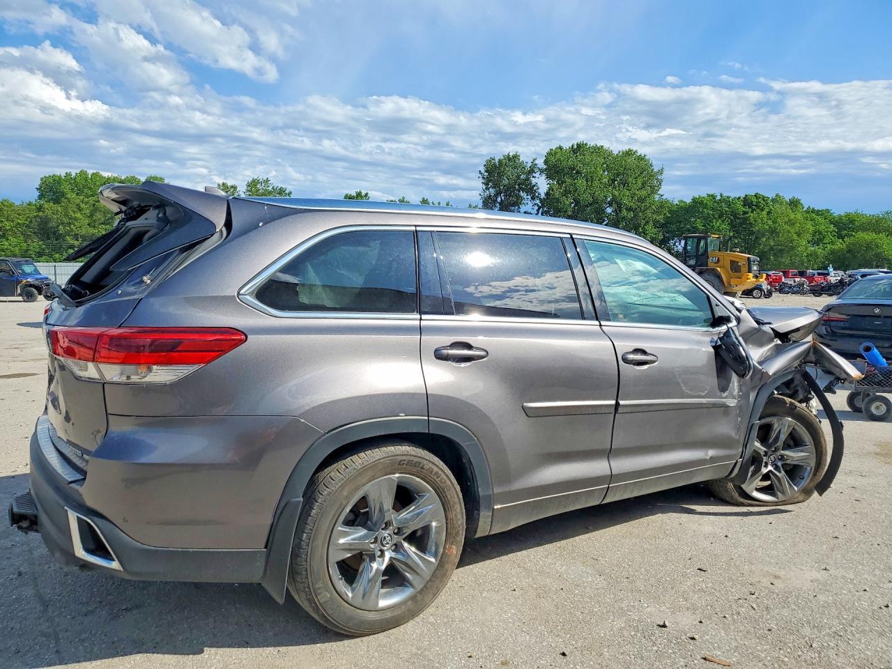 2019 Toyota Highlander Limited Platinum - Фото 3