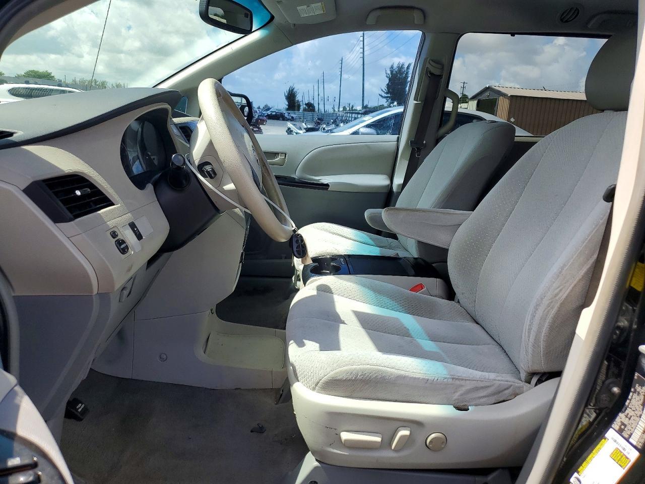 2011 Toyota Sienna Le - Фото 7