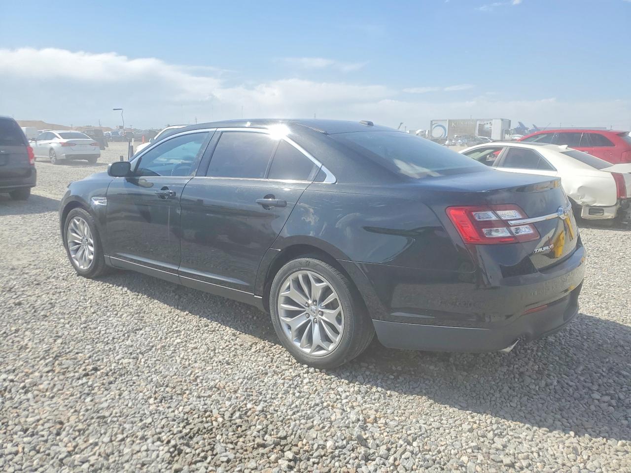 2013 Ford Taurus Limited - Фото 2