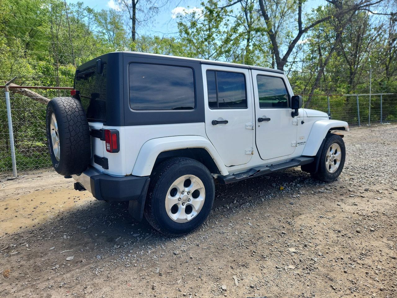 2015 Jeep Wrangler Unlimited Sahara - Image 3