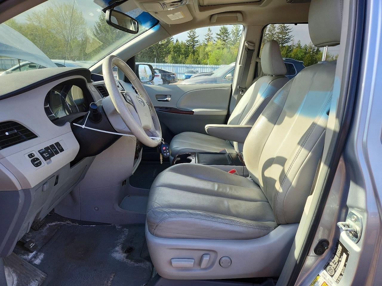 2014 Toyota Sienna Xle 8-Passenger - Фото 7