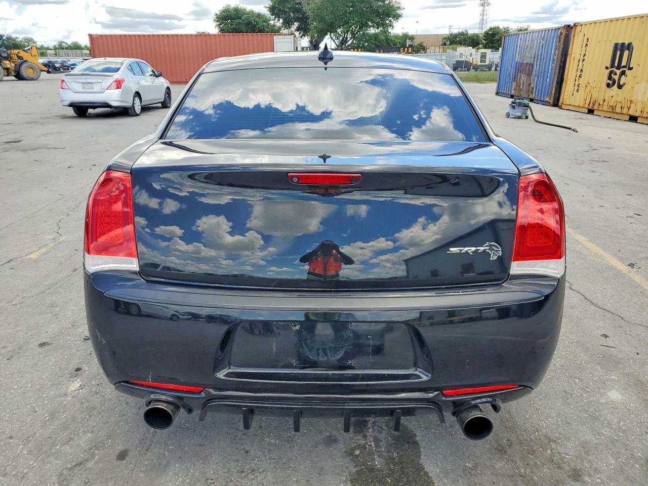 2016 Chrysler 300C - Image 6