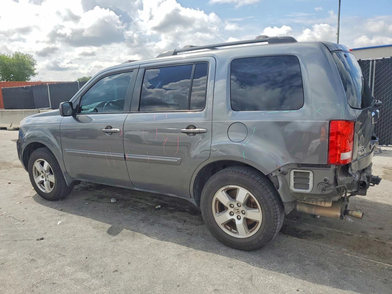2011 Honda Pilot Exln - Image 2