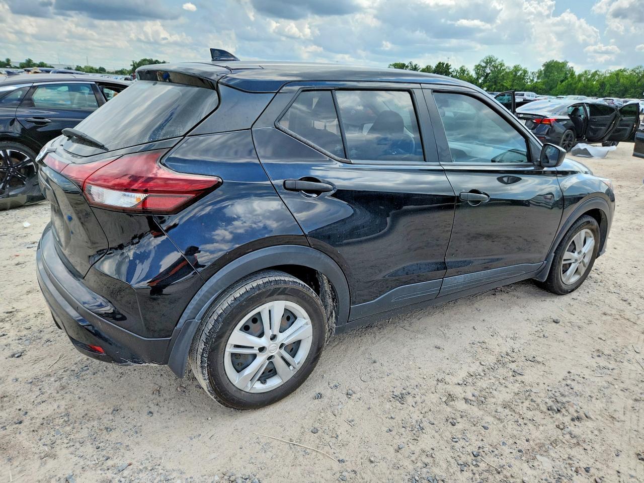 2021 Nissan Kicks S - Фото 3