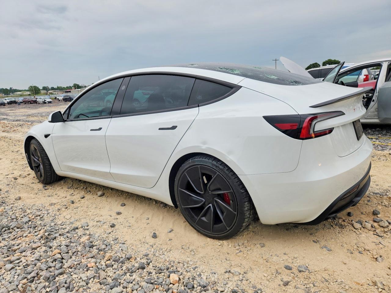 2024 Tesla Model 3 - Фото 2