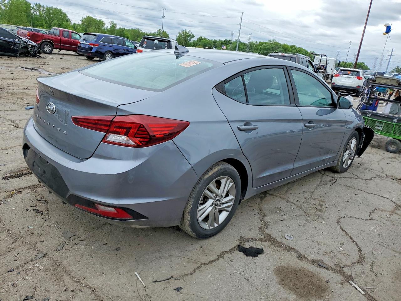 2019 Hyundai Elantra Sel - Image 3