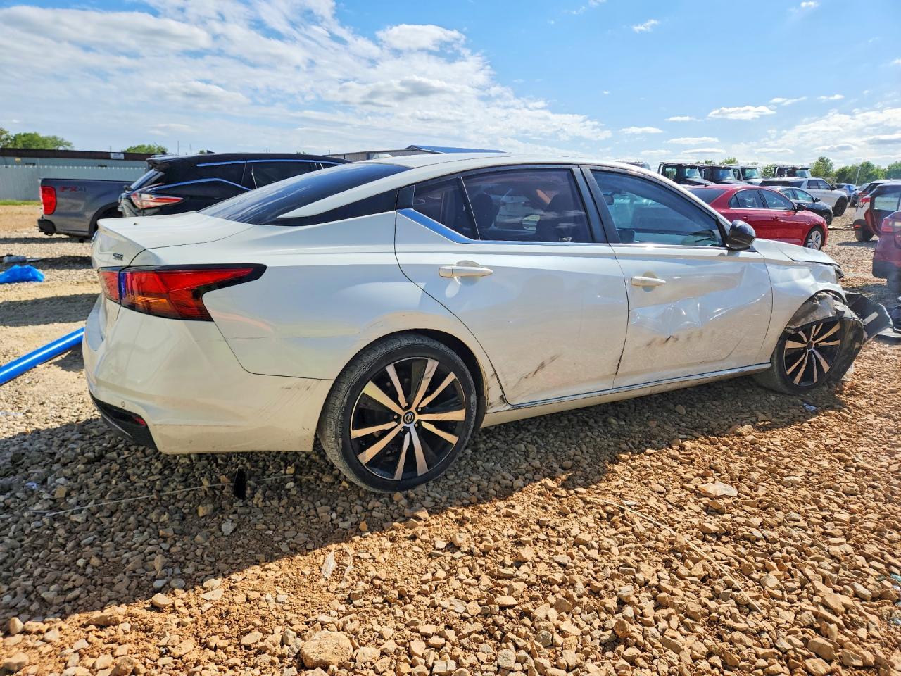 2020 Nissan Altima Sr - Image 3