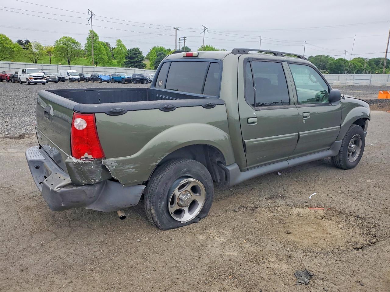 2004 Ford Explorer Sport Trac - Image 3