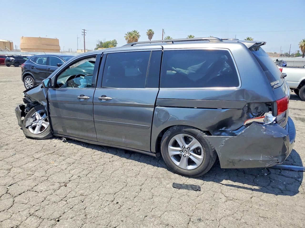 2010 Honda Odyssey Touring - Image 2