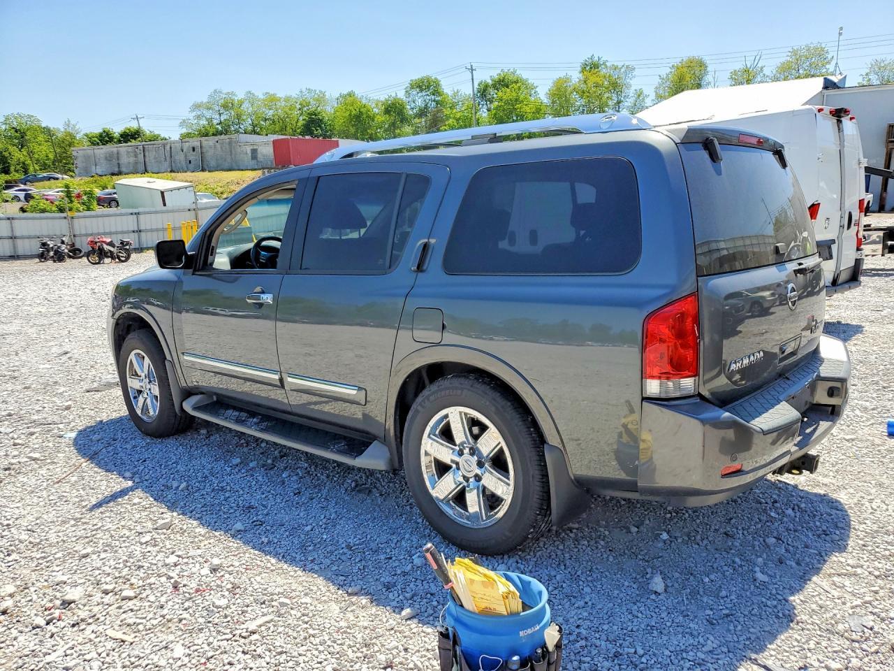2011 Nissan Armada Platinum - Фото 2