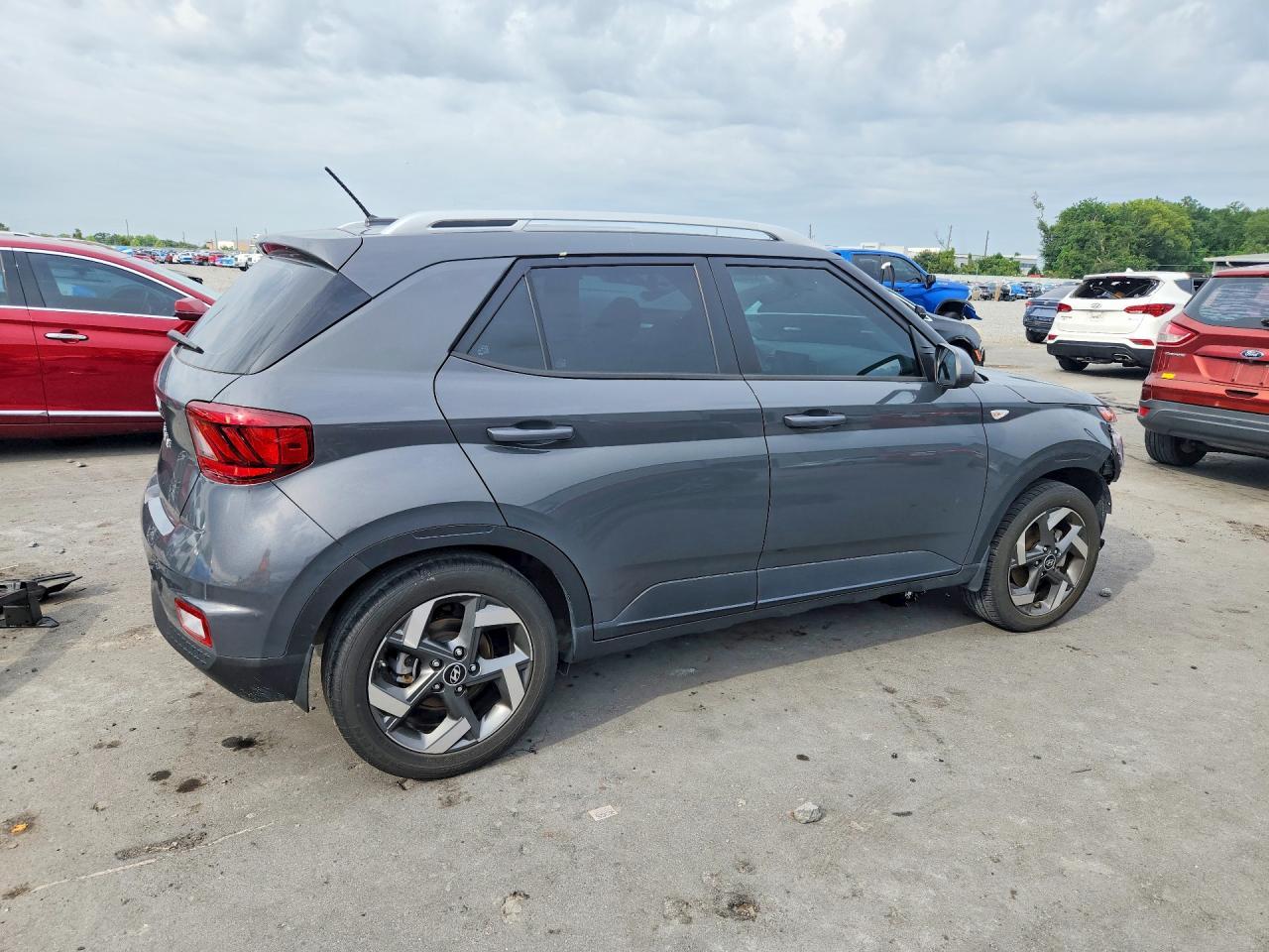 2023 Hyundai Venue Sel - Image 3