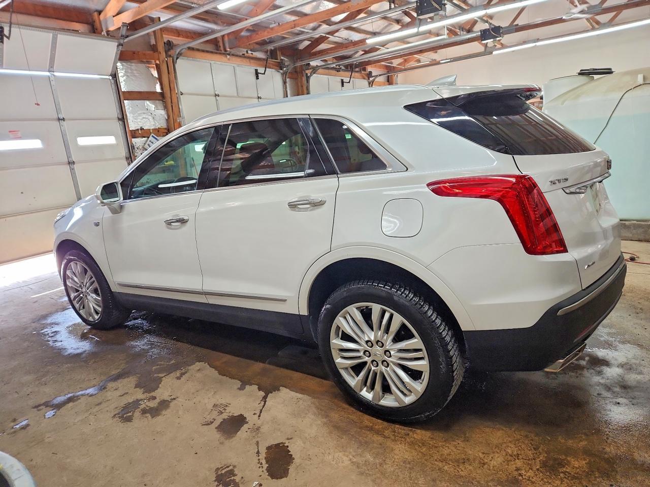 2018 Cadillac Xt5 Premium Luxury - Image 2