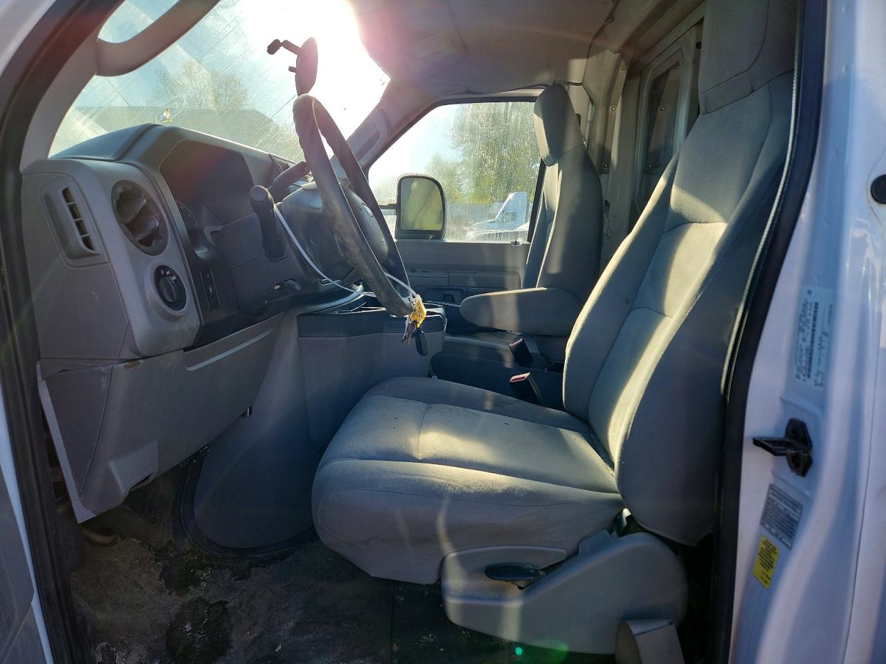 2018 Ford Econoline E350 Super Duty Cutaway Van - Фото 7