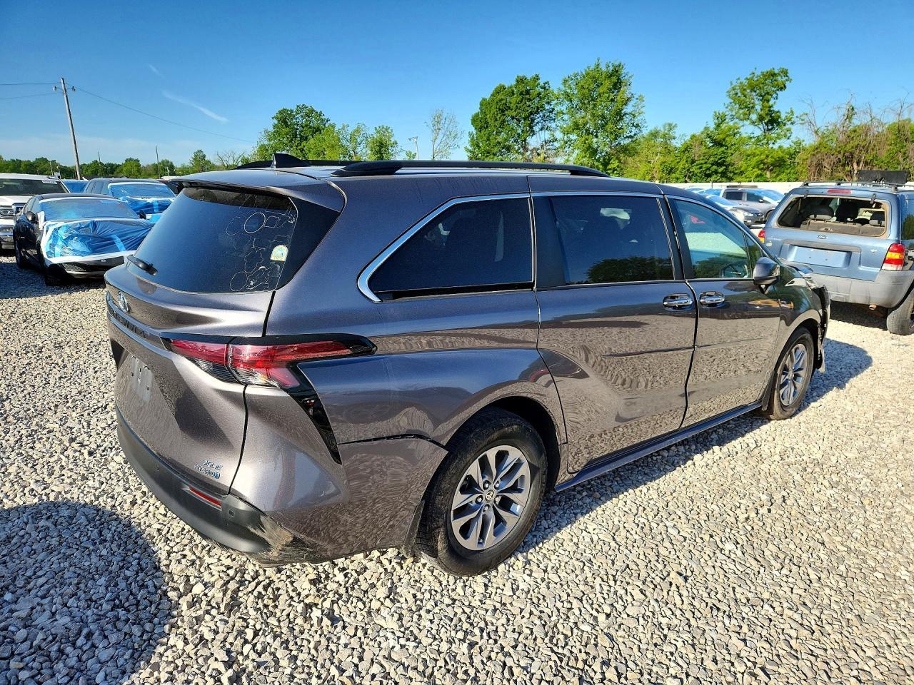 2022 Toyota Sienna Xle - Image 3