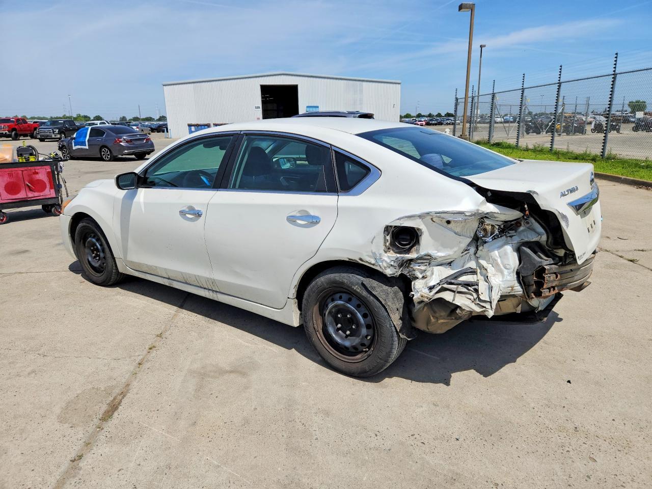 2014 Nissan Altima 2.5 S - Фото 2